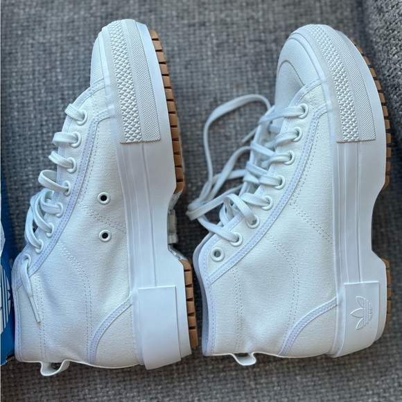 BNWT Adidas Nizza Trek W Sneakers - Women’s Size 8 - White/Gum Sole - Picture 13 of 14